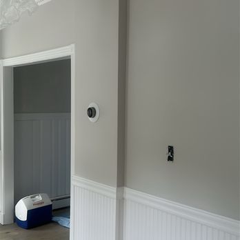 MB Painting - Wainscoting, molding, trim and walls painted - Painters Near Me - Worcester, Massachusetts MB Painting - Wainscoting, molding, trim and walls painted - Painters Near Me - Worcester, Massachusetts