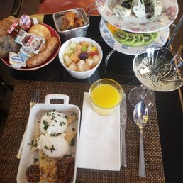 Emile breakfast for one. 18 euro. (Slight vegetarian variation)