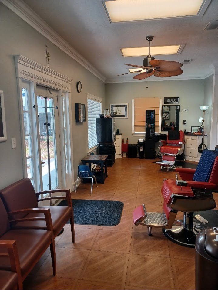 BENSONS BARBER SHOP Updated July 2024 17 Photos & 27 Reviews 1171