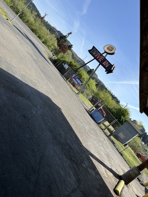 K & R Drive-Inn by null