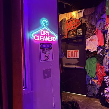 Dirty Laundry - Interior decor - Speakeasies Near Me - Fort Worth, Texas