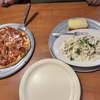 PiWhole Pizza - The Alfredo was nice and saucy! The pizza was nice and fresh - Pizza Near Me - Nipomo, California PiWhole Pizza - The Alfredo was nice and saucy! The pizza was nice and fresh - Pizza Near Me - Nipomo, California