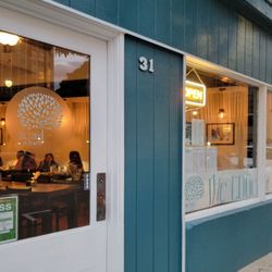 Storefront off N Pauahi St