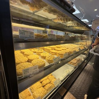 Chiu Quon Bakery & Dim Sum - Bakeries Near Me - Chicago, Illinois