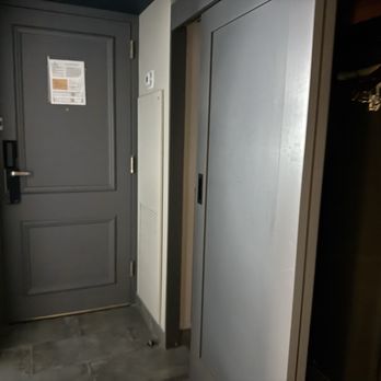 Renaissance Dallas Addison Hotel - Entry hall and closet. - Hotels Near Me - Addison, Texas