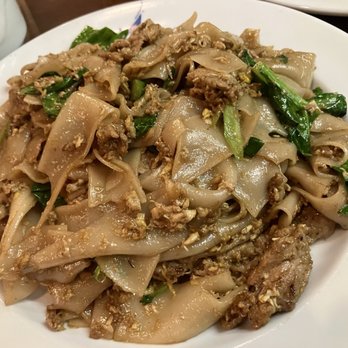 Thai House-Whittier - Pad see ew with pork - Thai Near Me - Whittier, California Thai House-Whittier - Pad see ew with pork - Thai Near Me - Whittier, California