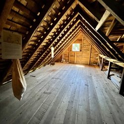 Londontowne Public House & Gardens - The eave of a Tidewater tournament