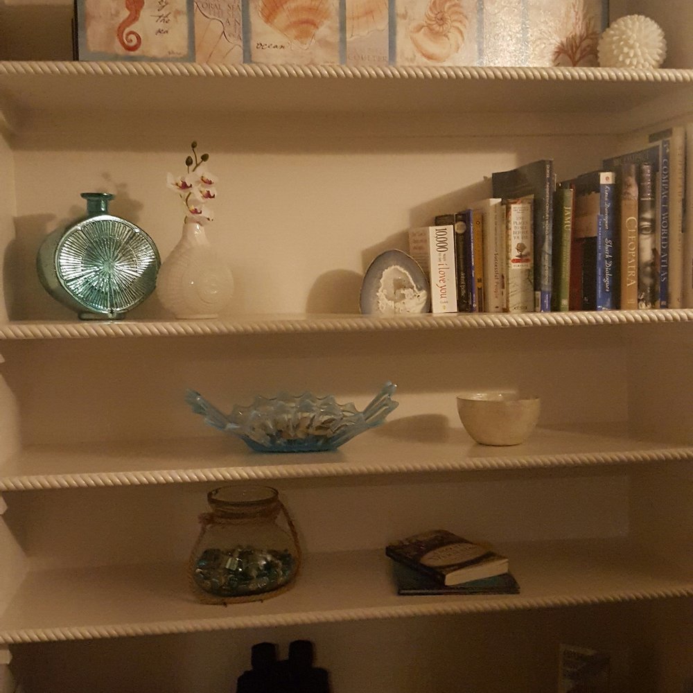Chuckanut Cabins - Bookshelf with different books, magazines, travel guides, etc - Guest Houses Near Me - Bow, Washington Chuckanut Cabins - Bookshelf with different books, magazines, travel guides, etc - Guest Houses Near Me - Bow, Washington