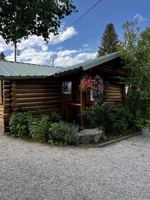 Log Cabin Motel by null