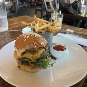 Hawks Public House - Cheeseburger - New American Near Me - Sacramento, California