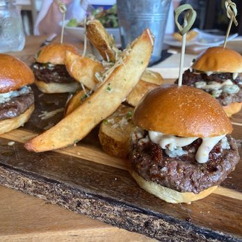 Parallel Wine and Whiskey Bar - Wagyu Beef Sliders (crumbled bleu cheese, bacon jam and pickles)with Duck Fat Fries - Wine Bars Near Me - Ashburn, Virginia