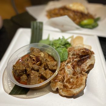 Reunion Malaysian Cafe + Kitchen - Roti Canai with Beef Rendang - @eatwithher - Malaysian Near Me - Kirkland, Washington