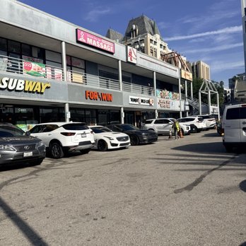 For The Win - Parking lot it's small- there's also parking in the rear - Burgers Near Me - Los Angeles, California