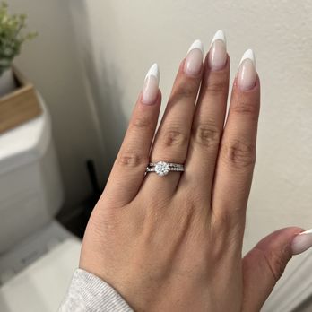 Levon Nail Lounge - Nail Salons Near Me - Upland, California