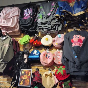 Hot Topic - Sweaters and hats - Women's Clothing Near Me - Escondido, California