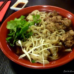 La Maison des Raviolis - Soupe de pâtes fraîches maison au boeuf (droits r.  http://www.bolderizettuttiquanti.com/2013/11/la-maison-des-raviolis.html )