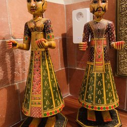 La Maison sur la Sorgue - Rajasthani dolls intricately painted outside their lower level bathroom!