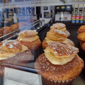 Yum Yum Donuts - Custard Cream Muffins - Donuts Near Me - Long Beach, California Yum Yum Donuts - Custard Cream Muffins - Donuts Near Me - Long Beach, California