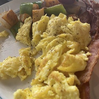 Le Rendez-Vous Cafe - Bacon and Eggs Combo Breakfast - Diners Near Me - Lake Elsinore, California Le Rendez-Vous Cafe - Bacon and Eggs Combo Breakfast - Diners Near Me - Lake Elsinore, California