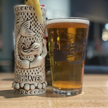 Mallards Southern Kitchen - mai tai and a beer - Seafood Near Me - Shakopee, Minnesota