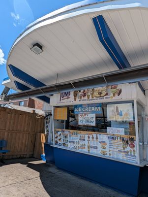 Tom's Dairy Freeze by null