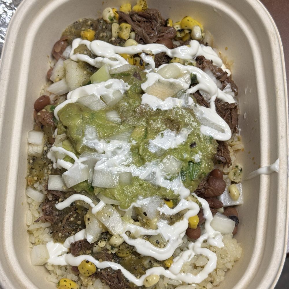 Braised beef bowl with guacamole Braised beef bowl with guacamole