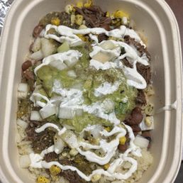 Braised beef bowl with guacamole Braised beef bowl with guacamole