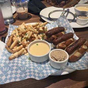 Yard House - Classic Sliders - New American Near Me - Seattle, Washington