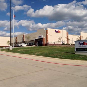 FedEx Ship Center - That is one nice FedEx warehouse! - Shipping Centers Near Me - Irving, Texas