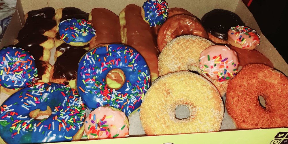 YUM YUM DONUTS Updated October 2024 87 Photos & 53 Reviews 932 W