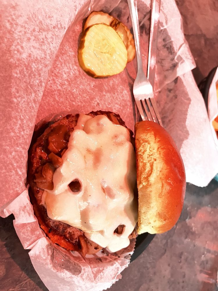 Social spots from Laurel Tavern