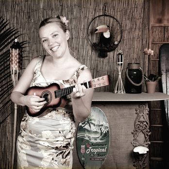 Memento Moda - Daisy Rose Coby - Retro Tiki Set - Session Photography Near Me Memento Moda - Daisy Rose Coby - Retro Tiki Set - Session Photography Near Me