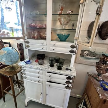 Floda Secondhand - Downstairs of the darker building w more curated thrift items - Furniture Stores Near Me - Floda, O