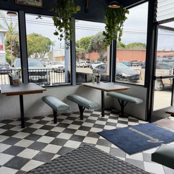 Rosemarie's Buns and Brews - Cute patio - Burgers Near Me - Encinitas, California Rosemarie's Buns and Brews - Cute patio - Burgers Near Me - Encinitas, California