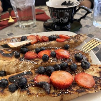 Vampire Cafe - French toast - Cafes Near Me - New Orleans, Louisiana