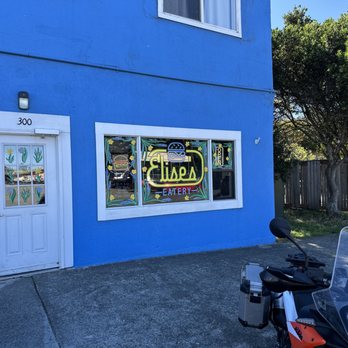 Elise’s Eatery - The blue building hosts the restaurant and a surf shop. - Burgers Near Me - Crescent City, California