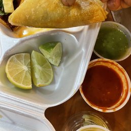 Tacos with lots of lime and salsas Tacos with lots of lime and salsas