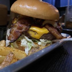 Studio Movie Grill - BBQ Bacon Cheddar Burger