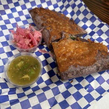 Los Rockeros - Mushroom quesadilla - Food Trucks Near Me Los Rockeros - Mushroom quesadilla - Food Trucks Near Me