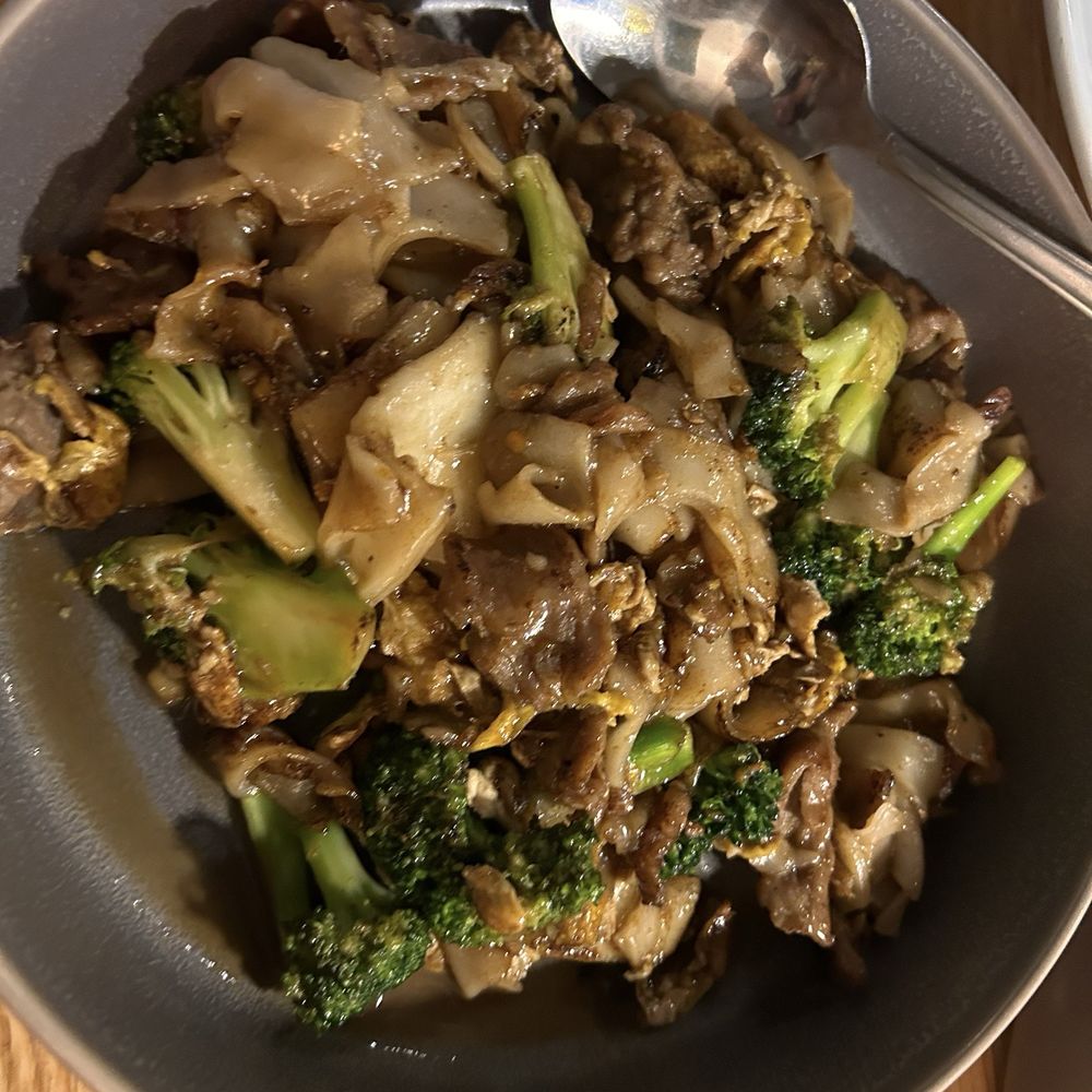 Thaiphoon - Pad See Ew beef - Thai Near Me - Palo Alto, California Thaiphoon - Pad See Ew beef - Thai Near Me - Palo Alto, California