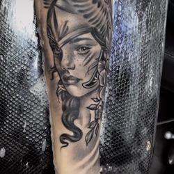 Sesentainueve - Tattoo black and grey