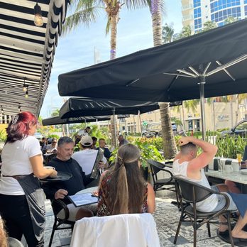 The Tavern Oceanside Hotel - Huge outside area - Bars Near Me - Miami Beach, Florida The Tavern Oceanside Hotel - Huge outside area - Bars Near Me - Miami Beach, Florida