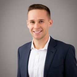 Dr. Casey McLachlan