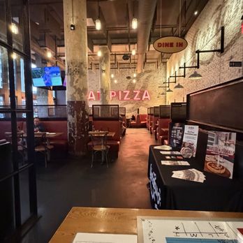 Giordano's - Lots of tables - Pizza Near Me - Indianapolis, Indiana Giordano's - Lots of tables - Pizza Near Me - Indianapolis, Indiana