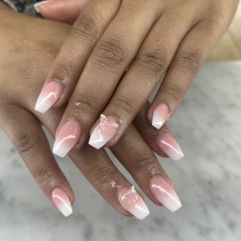 Lynn Nails & Spa - Nail Salons Near Me - Abington, Pennsylvania