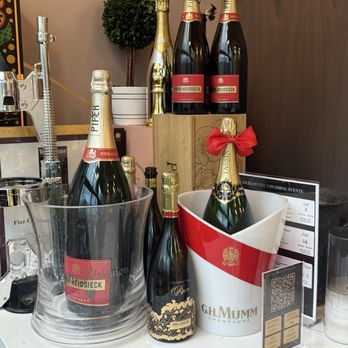 Fizz Champagne & Bubbles Bar - Display - Champagne Bars Near Me - Sacramento, California
