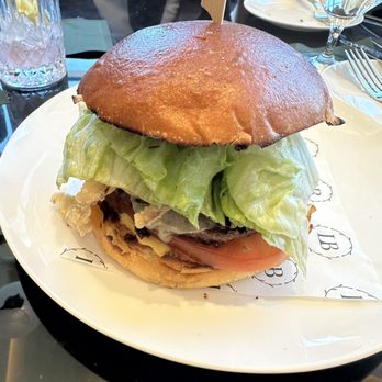 LONG BAR & TERRACE - Long Bar Burger - Cocktail Bars Near Me - Boston, Massachusetts