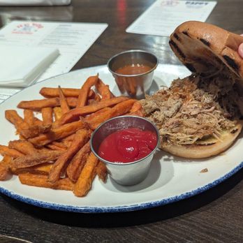 Honor Brewing - A pulled pork sandwich with sweet potato fries - Trivia Hosts Near Me - Sterling, Virginia