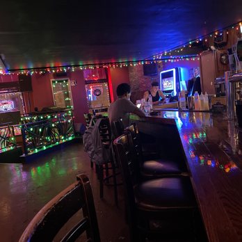 Mom's Place - Pubs Near Me - Chicago, Illinois Mom's Place - Pubs Near Me - Chicago, Illinois