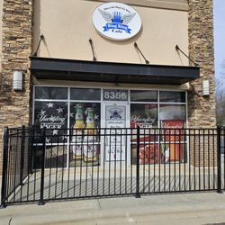 Wing King Cafe - Outside view